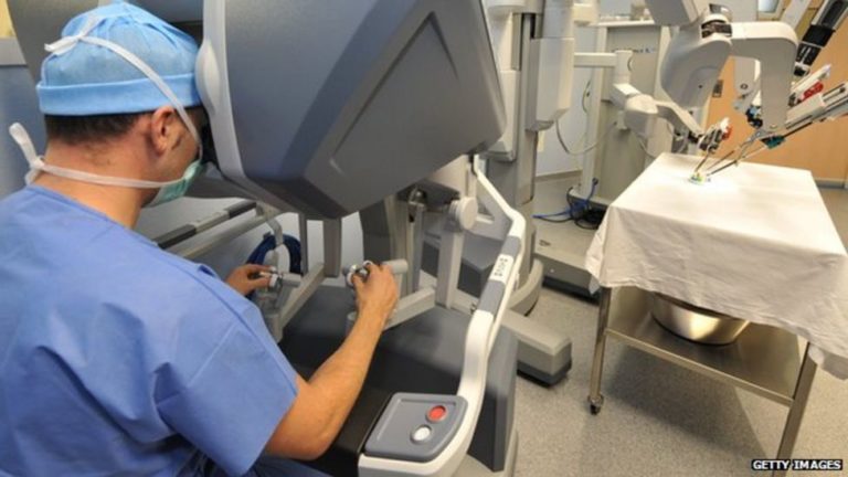 Intervenciones quirúrgicas basadas en tecnología MagazIEEE Ecuador