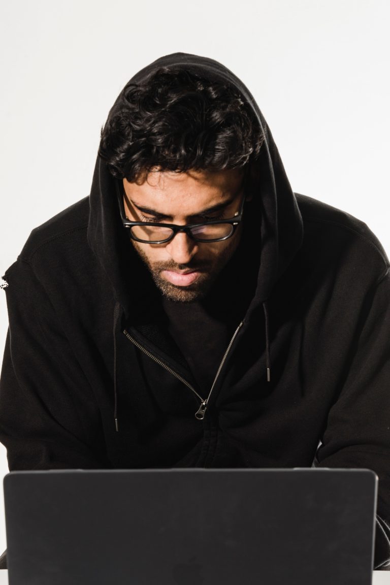 Hacker en una computadora